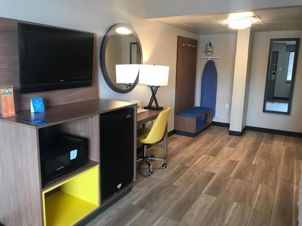 Days Inn by Wyndham Vineland photo