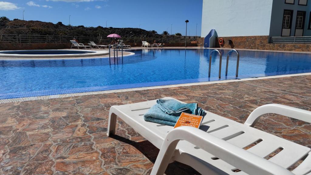 Hübsche Ferienwohnung mit 2 Schlafzimmern, Pool und WLAN, Strandnähe - 1
