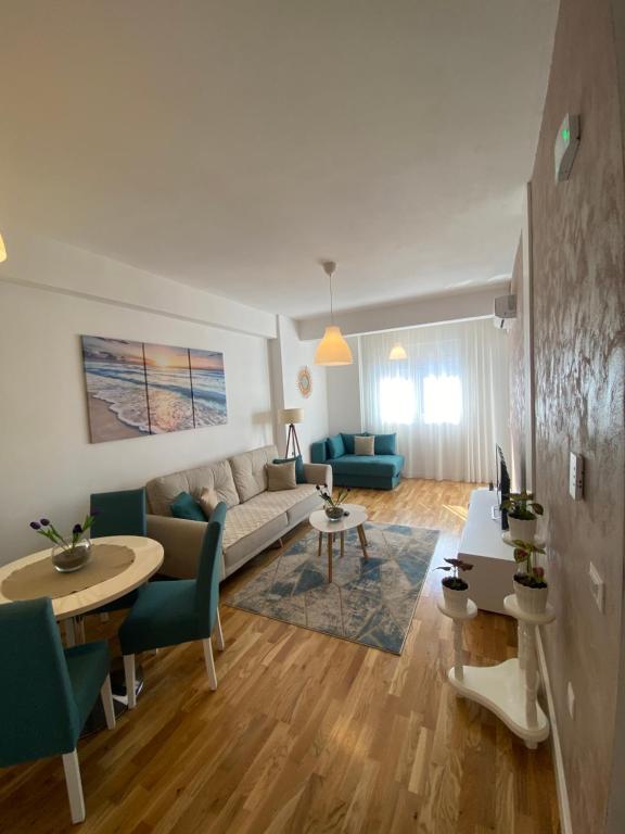 Crown Apartment - 2