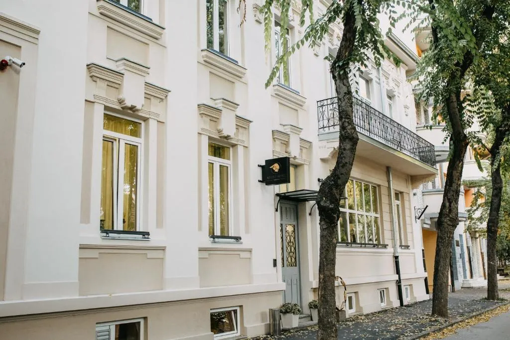 Artist hotel，位于苏博蒂察的酒店