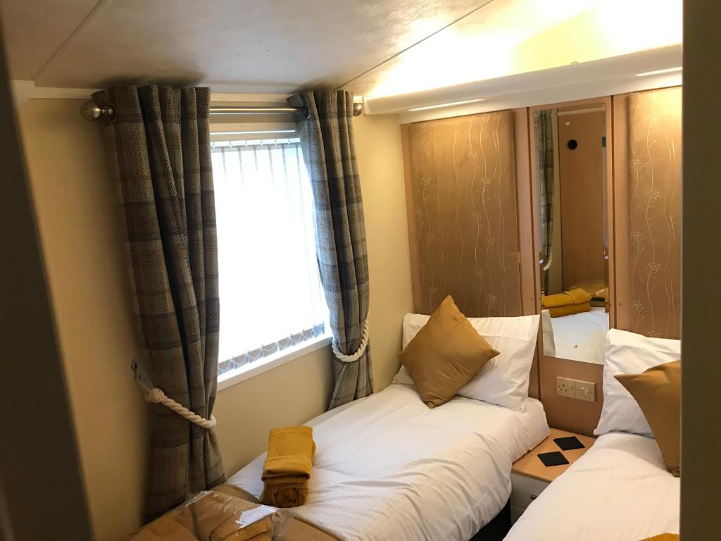 Hot Tub Accommodation North Wales Caravan photo 7