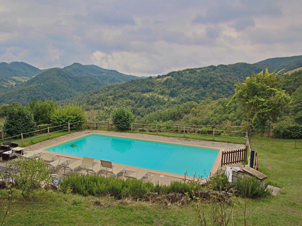 Spacious Farmhouse in Apecchio with Pool