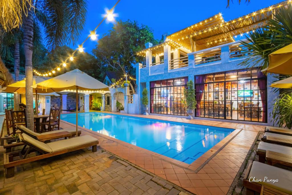 Swimming pool, Baanpong Lodge in Chiang Mai