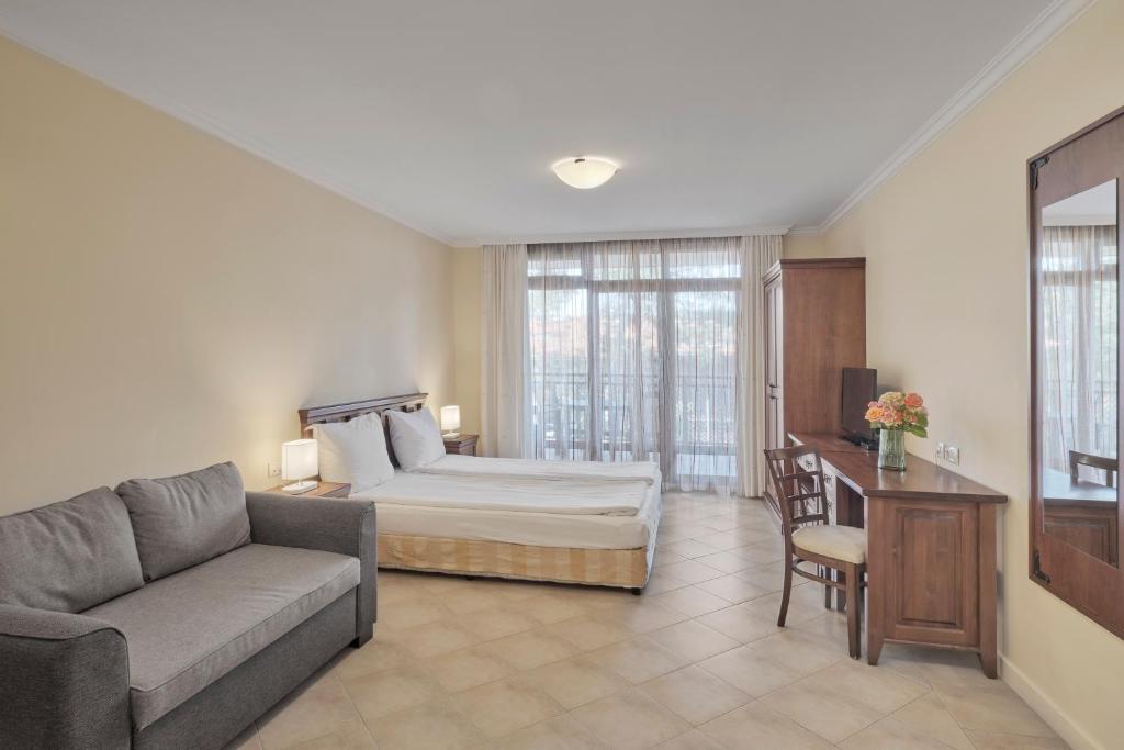 Santa Marina Holiday Village 전경