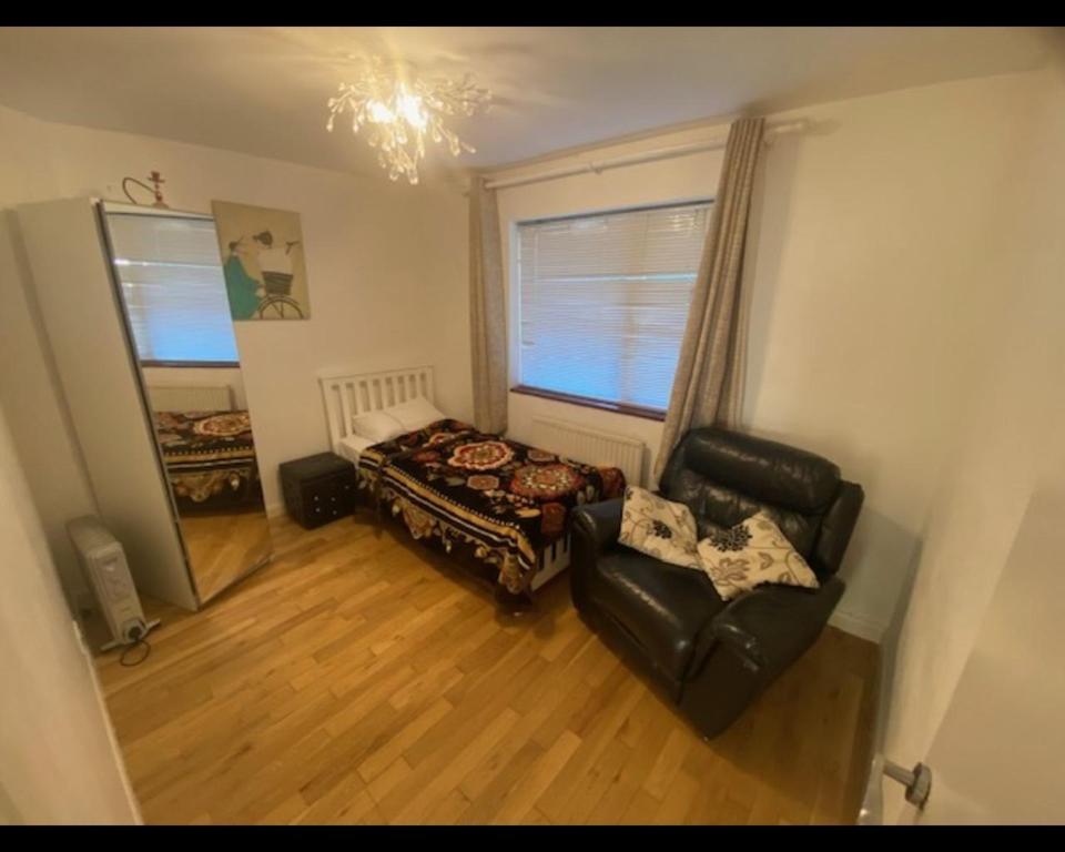 Art double bed room photo