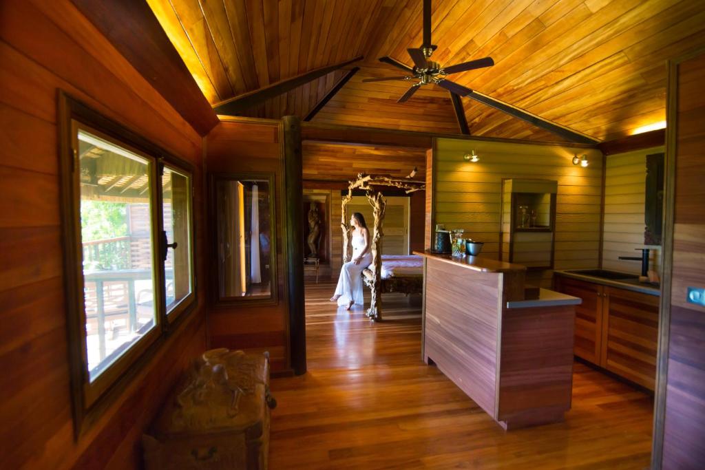 Rohotu Fare Lodge photo