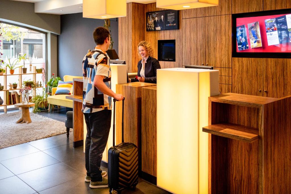 イビス ルーベン セントラム (Ibis Leuven Centrum) フロント・ロビー
