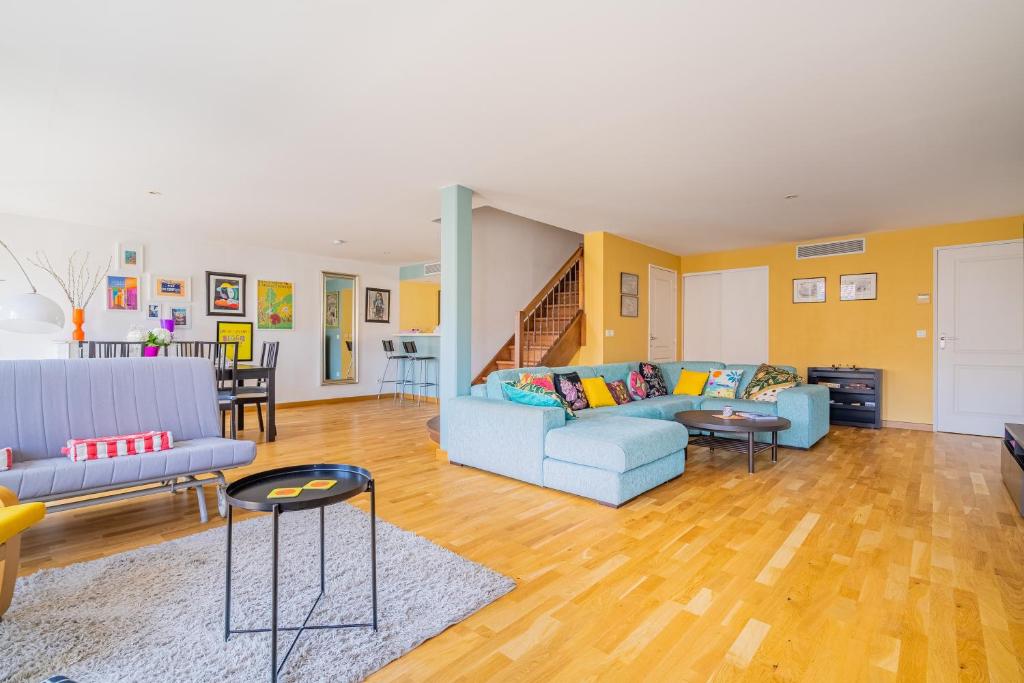 The Good Mother - Vue sur Notre Dame de la Garde, Marseille