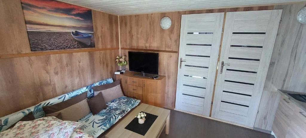 Mały domek w centrum Rowów, Rowy