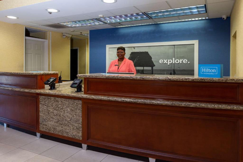 Hampton Inn And Suites Jacksonville Deerwood Park photo