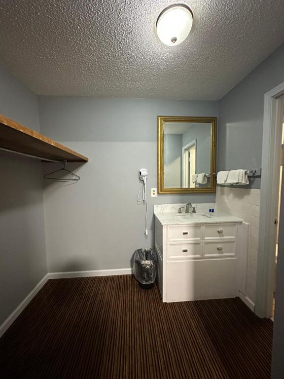 Rodeway Inn and Suites photo