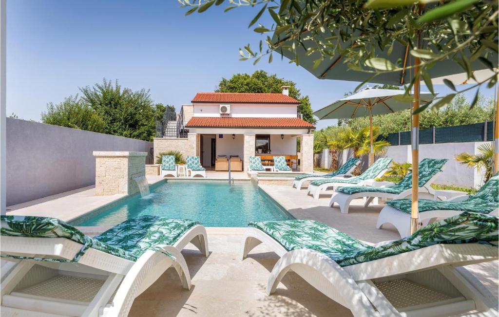 Beautiful Home In Pomer, Pomer