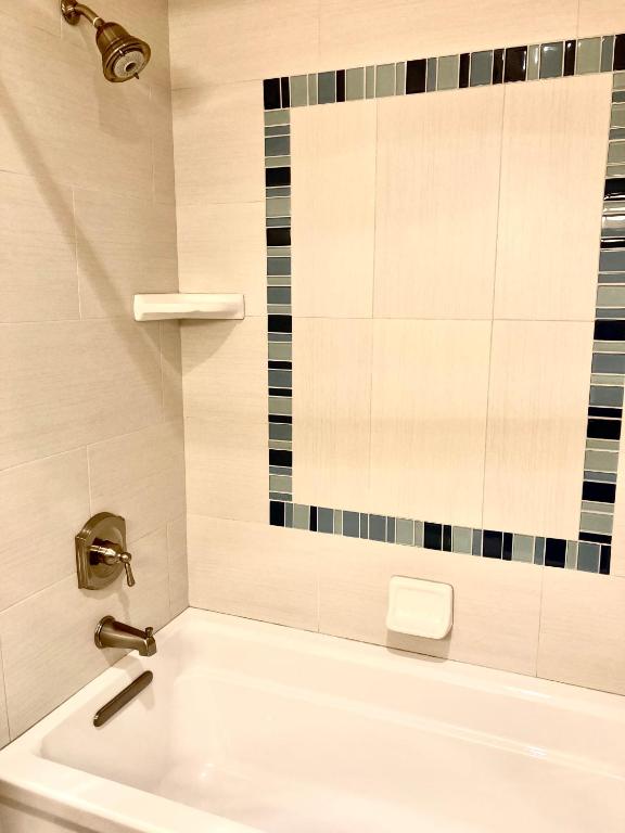 Sand Pebbles Inn photo