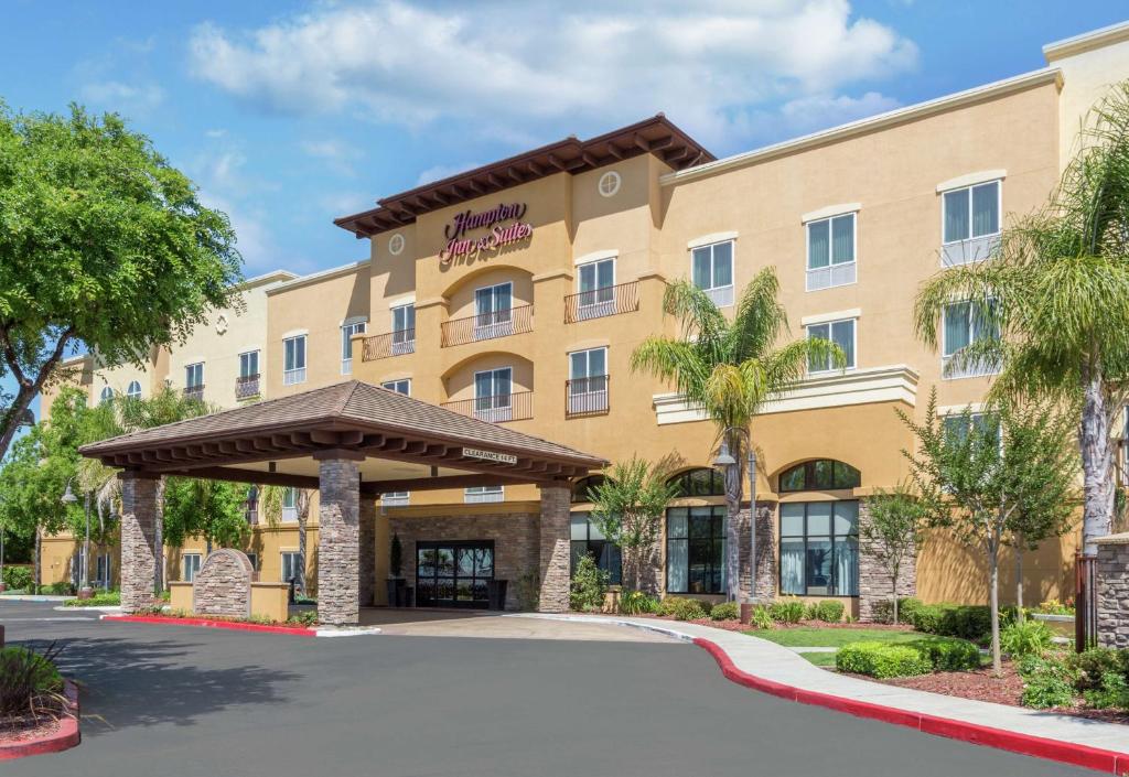 Hampton Inn and Suites Lodi photo