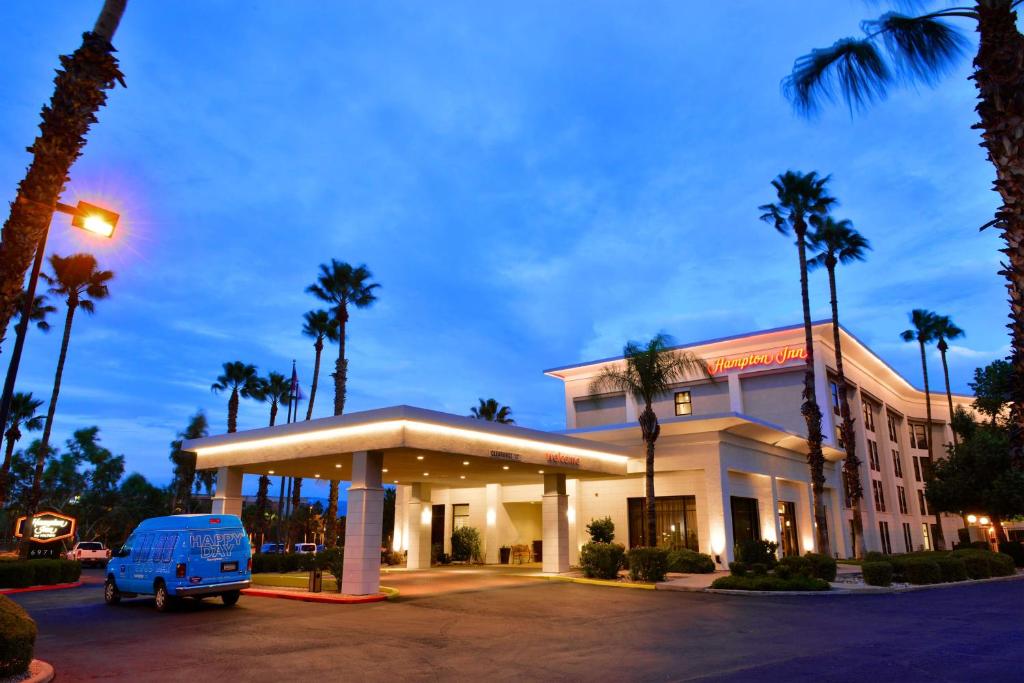 Hampton Inn Tucson-Airport 外観