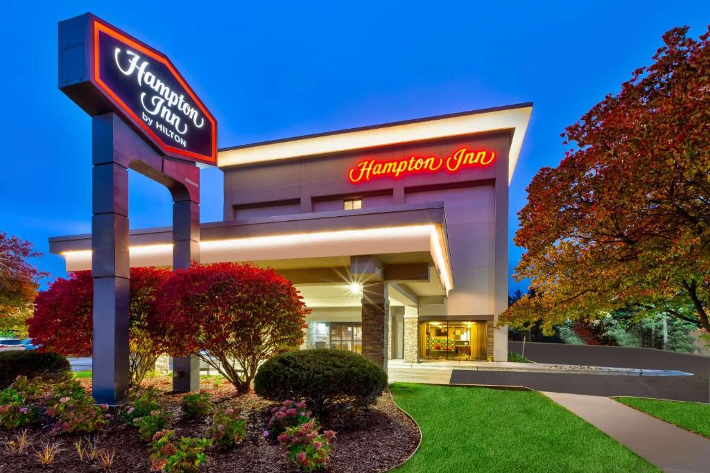 Hampton Inn Traverse City photo
