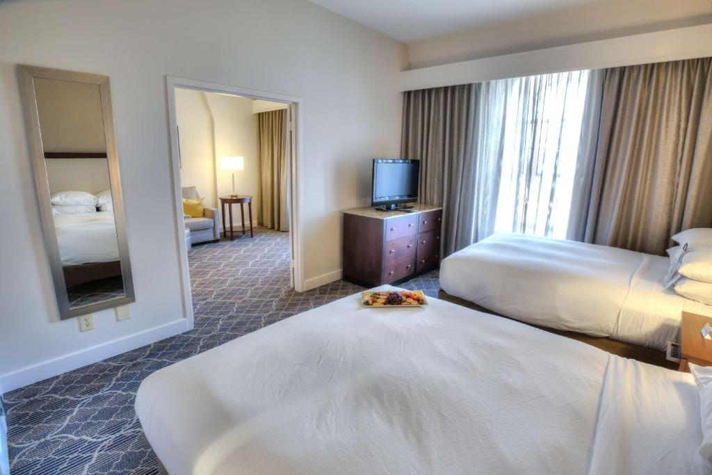 Doubletree Suites by Hilton at The Battery Atlanta 전경