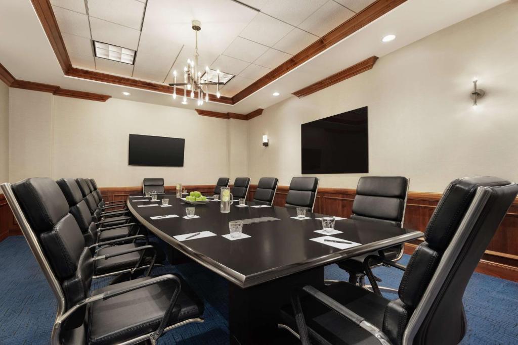 Denver Embassy Suites by Hilton Denver International Airport Additional
