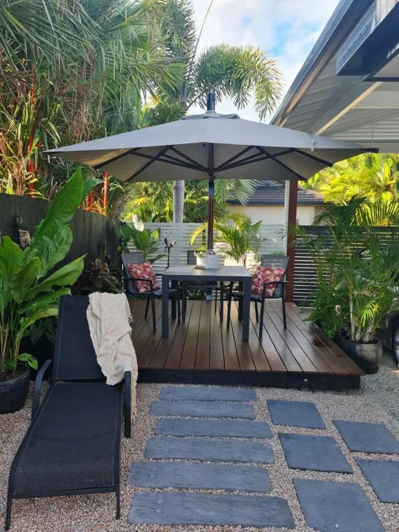Blue Lagoon Tropical Sanctuary，位于三一海滩的酒店