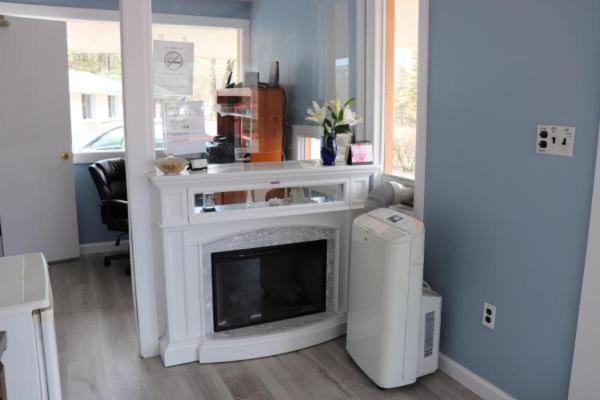 Hitching Post Motel, Cornwall