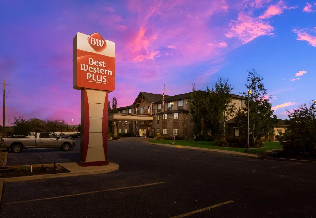 Best Western PLUS Landmark Hotel photo