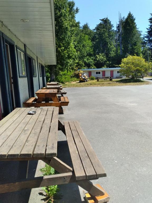 Dolphin Motel, Tofino