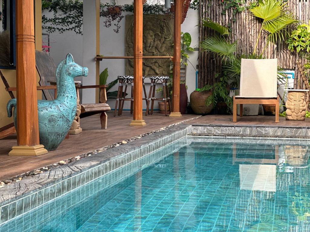Swimming pool