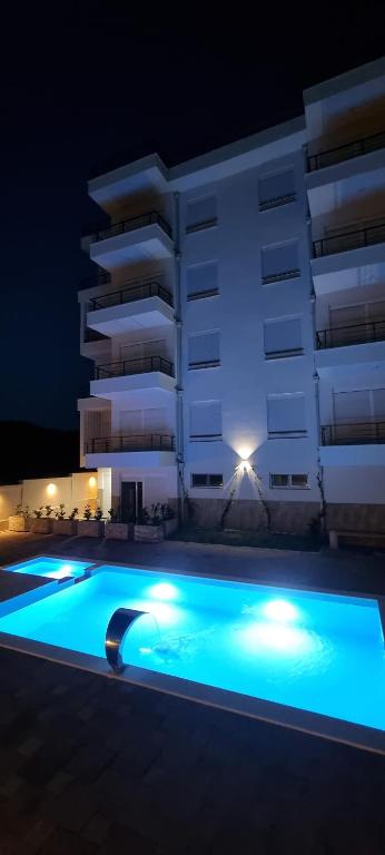 Cold Bay Mansion Luxury Sea View Suites - 3