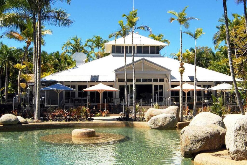 スイミングプール