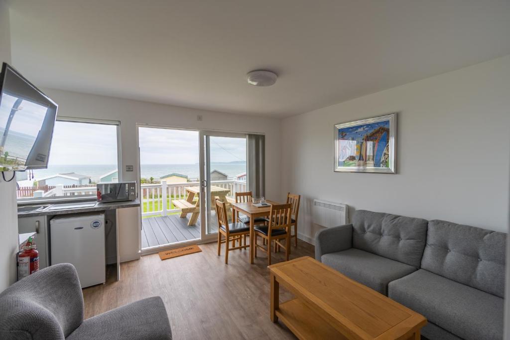 Lundy Sea View Villa photo 2