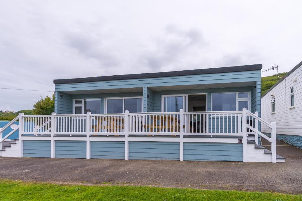 Lundy Sea View Villa photo 8