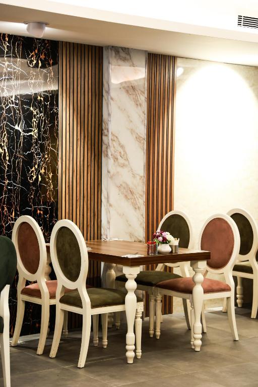 โรงแรมเมียร์แบร์ (Mia Berre Hotels)