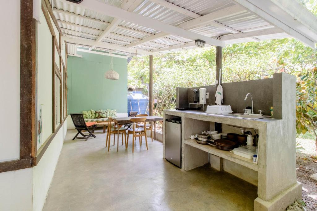 Exterior view, Bajo el Arbol B&B in Santa Teresa