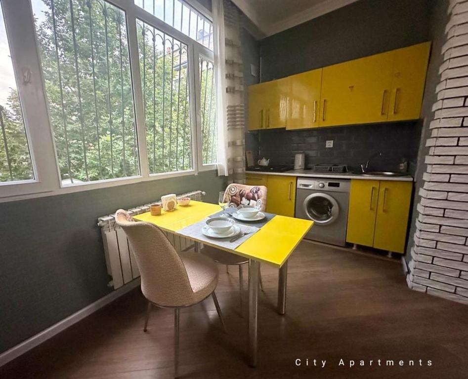 Yellow Boulevard Apartment — Hotel in Baku