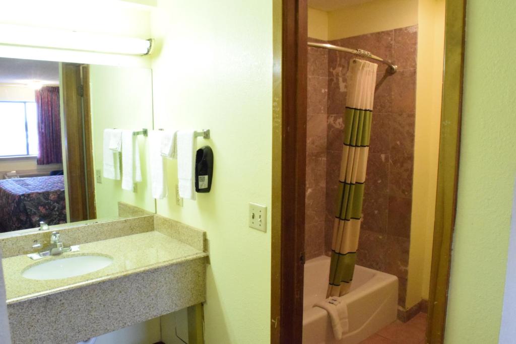 Executive Inn Odessa photo