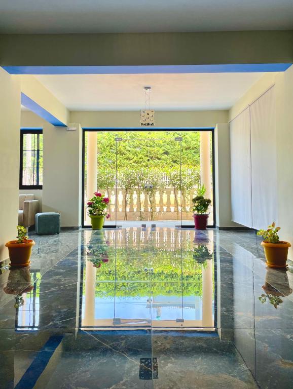 Marku Palace photo