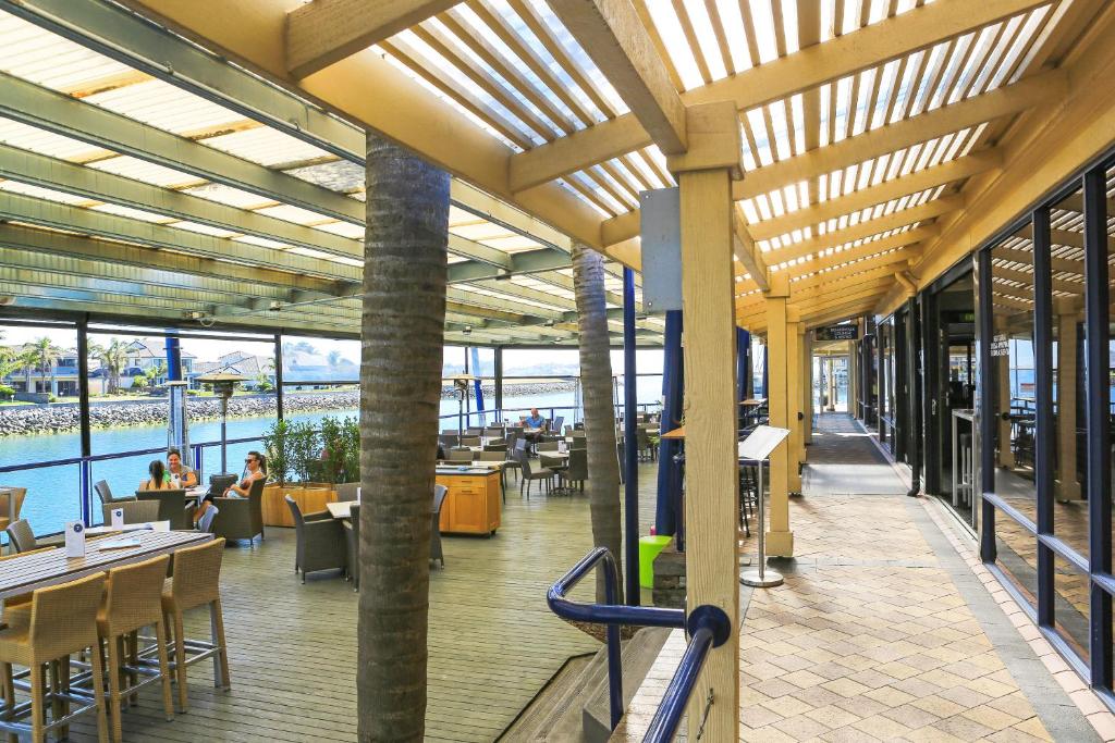 マリーナ ホテル アンド アパートメント (Marina Hotel and Apartments) レストラン