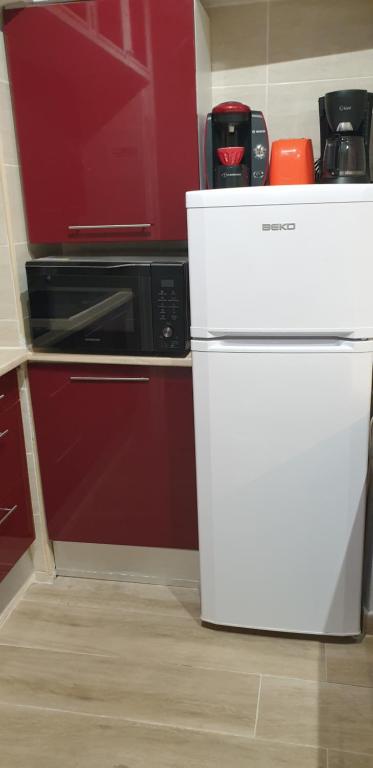 Estudio aire acondicionado 3 piscinas parking y wifi gratuitos - 5