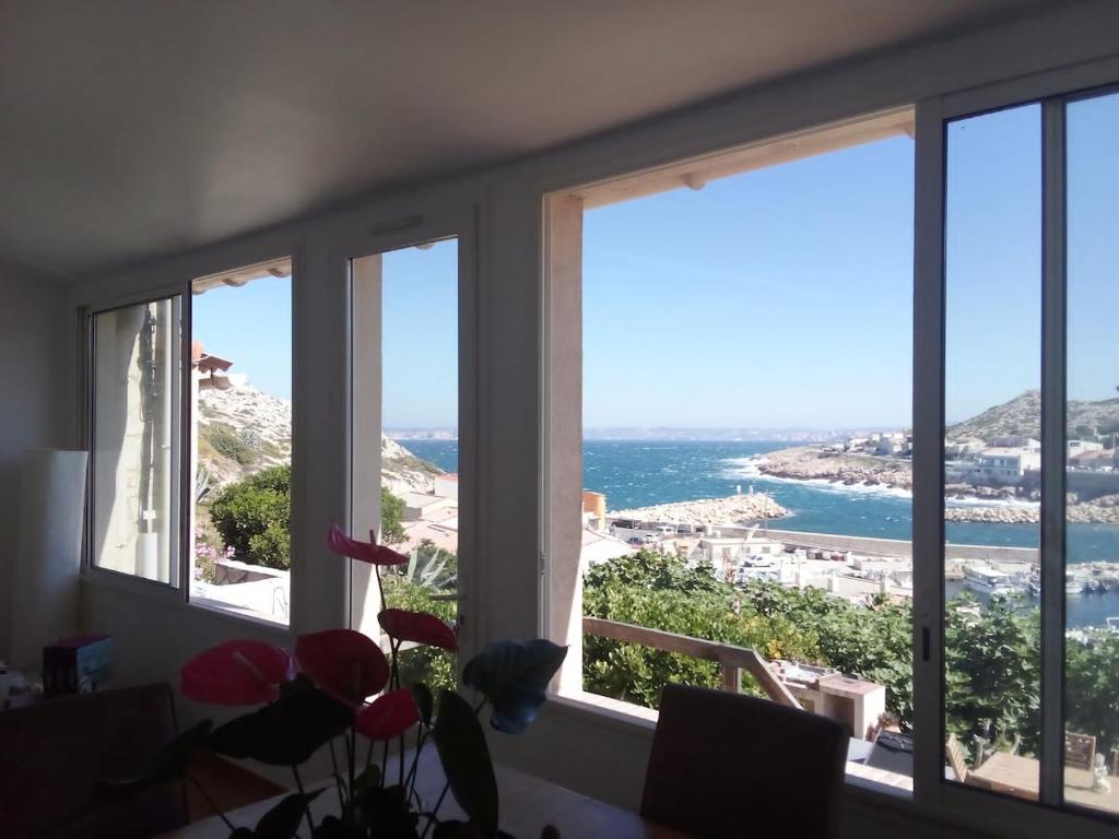 MAISON VUE MAGISTRALE SUR LE PORT ET CALANQUES DES GOUDES MARSEILLE - 1