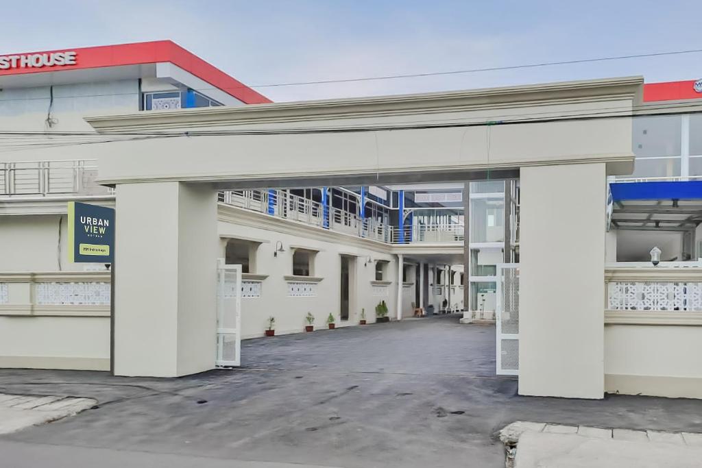 Urbanview Hotel MM Indramayu by RedDoorz, Indramayu