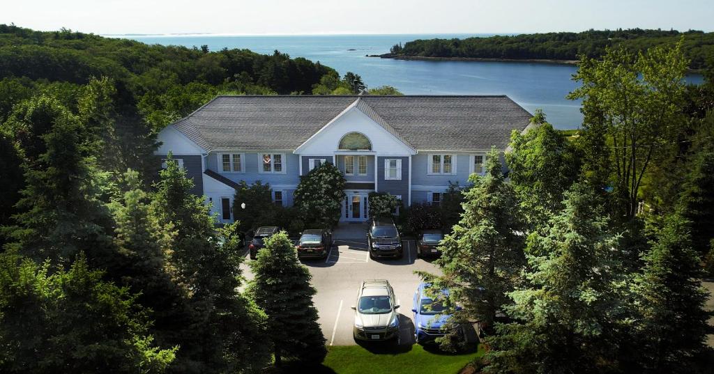 Strawberry Hill Seaside Inn photo