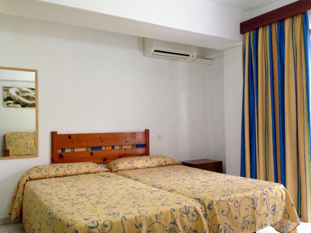 Apartamentos Llevant photo