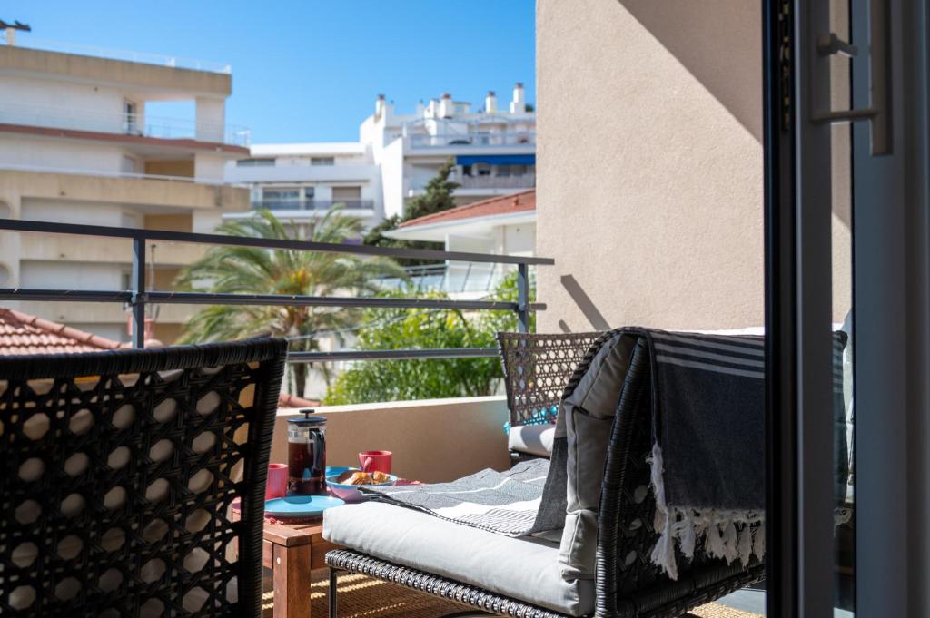 PWS - Sunny modern flat near Juan Les Pins Pinede & beach - Terrace & AC! - 2