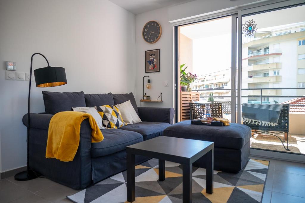 PWS - Sunny modern flat near Juan Les Pins Pinede & beach - Terrace & AC!, Antibes