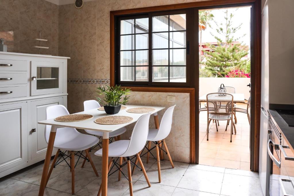 Bright House With Working Space, El Médano