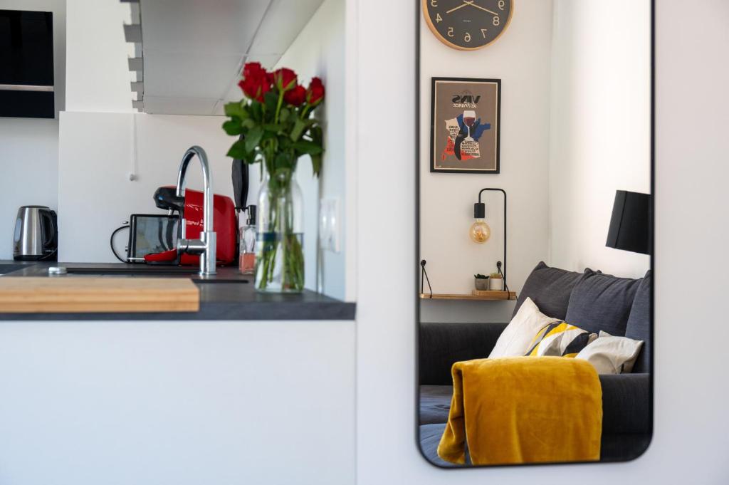 PWS - Sunny modern flat near Juan Les Pins Pinede & beach - Terrace & AC! - 5
