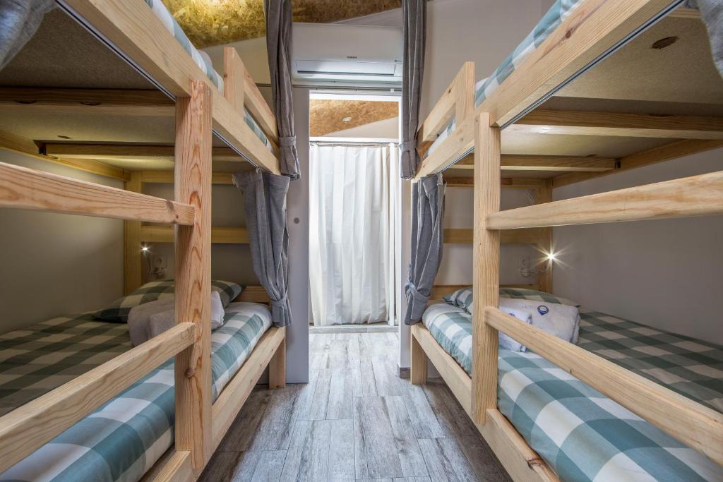 Vila Maria Mix Dorm by HOST-POINT — Hotel in Lisbon