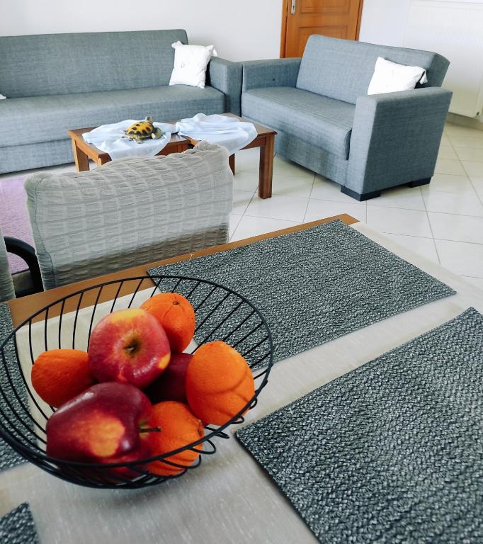 Tasos Art, Káto Almirí