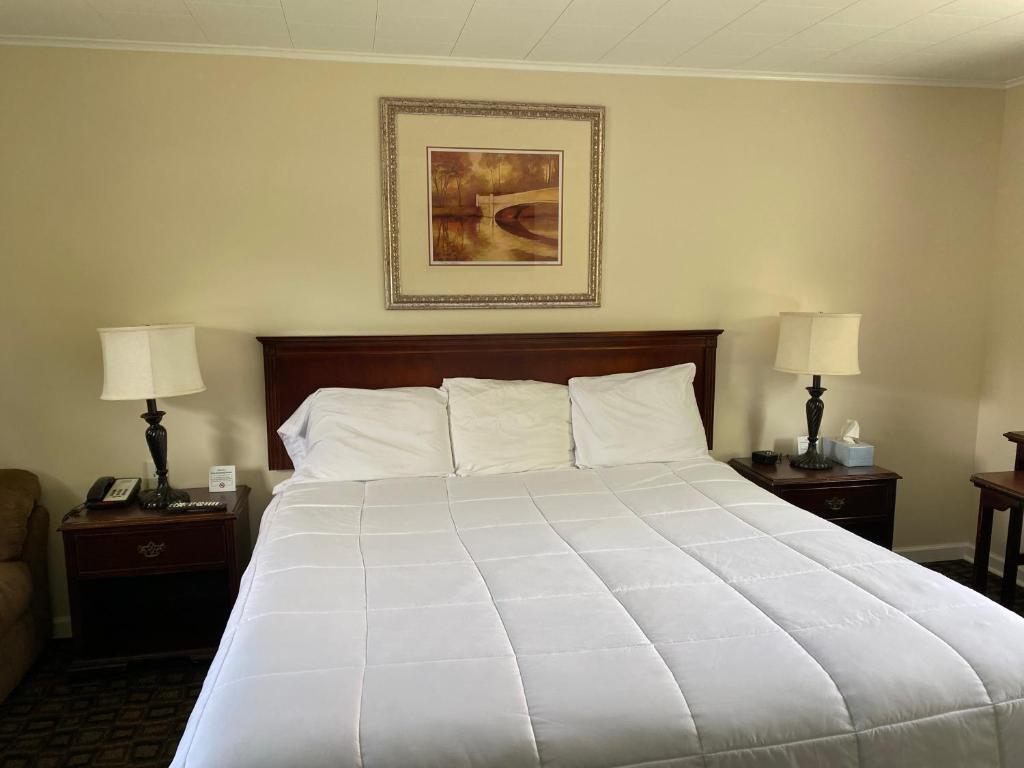 Villager Motel photo