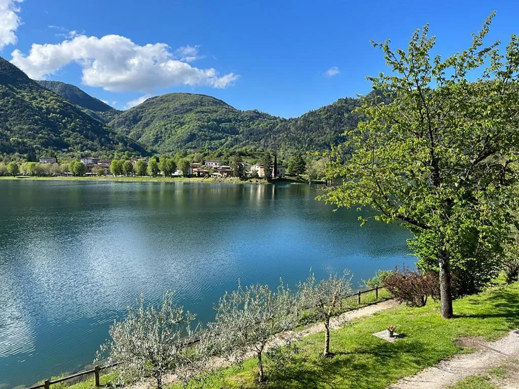 Locanda alla Grotta, hotel v destinaci Crone